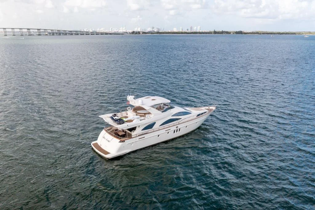 85ft Azimut Del Mar early morning